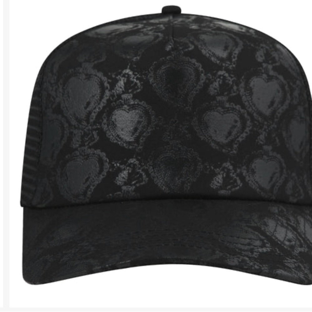 BRAND NEW HEART TRUCKER HAT